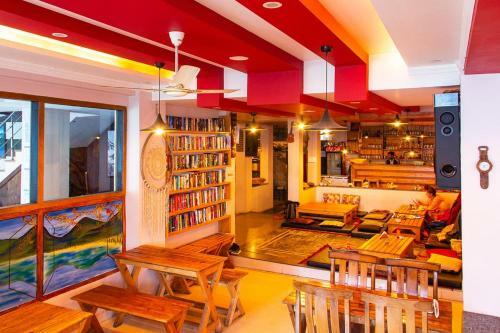 Rakus Place Hotel
