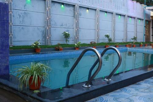 Livingstone Pool Villa, Chikmagalur