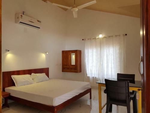 Hostal Kizhunna Rock Beach House