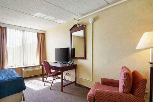 Hotel North Aurora Inn & Studio