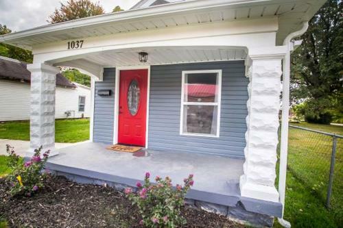 Cozy 3br Downtown Red Door House