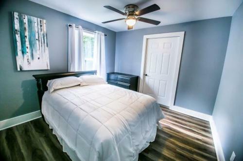 Cozy 3br Downtown Red Door House
