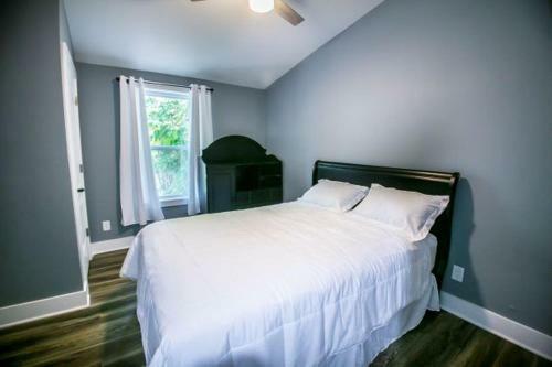 Cozy 3br Downtown Red Door House