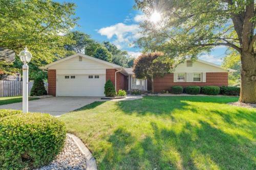 Beautiful Home With Private Hot Tub Close To Everything Residence