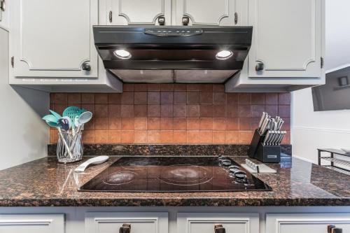 Beautiful Home With Private Hot Tub Close To Everything Residence