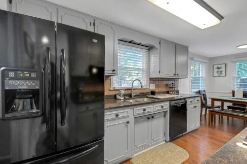 Beautiful Home With Private Hot Tub Close To Everything Residence