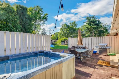 Beautiful Home With Private Hot Tub Close To Everything Residence