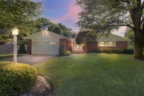 Beautiful Home With Private Hot Tub Close To Everything Residence
