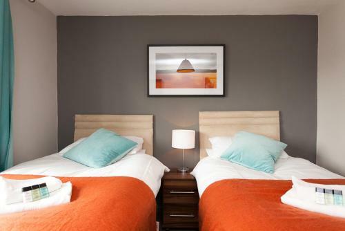 Apartamento Comfortable Contractor House Gatwick: Sleeps 6+
