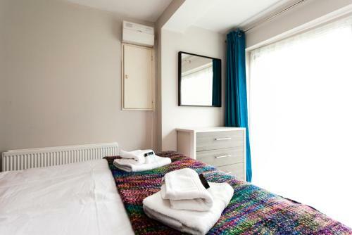 Apartamento Comfortable Contractor House Gatwick: Sleeps 6+