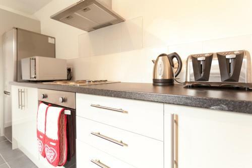 Apartamento Comfortable Contractor House Gatwick: Sleeps 6+