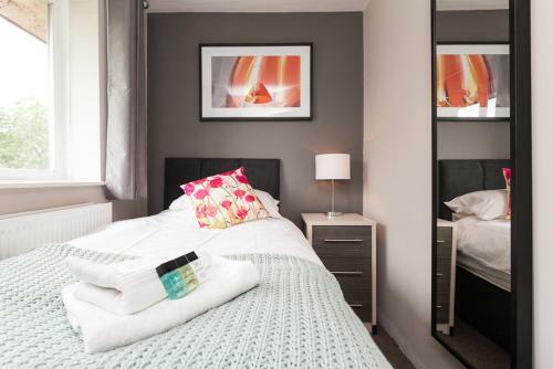 Apartamento Comfortable Contractor House Gatwick: Sleeps 6+