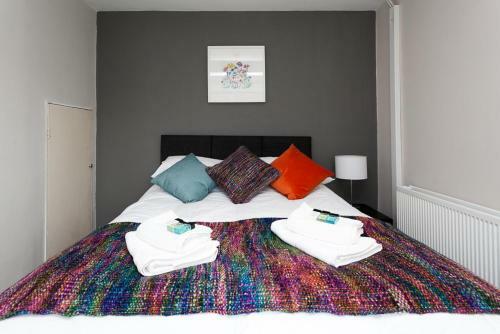 Apartamento Comfortable Contractor House Gatwick: Sleeps 6+
