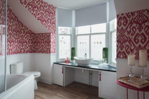 Seaside Victorian Townhouse, Near Tunnels Beaches