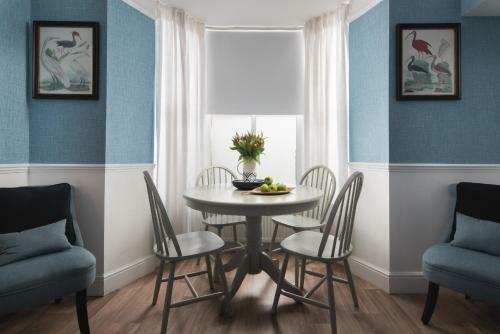 Seaside Victorian Townhouse, Near Tunnels Beaches