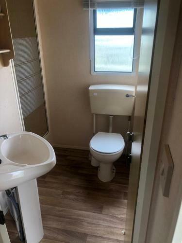 Apartamento A4 The Chase 6 Berth Pet Friendly Caravan With Decking