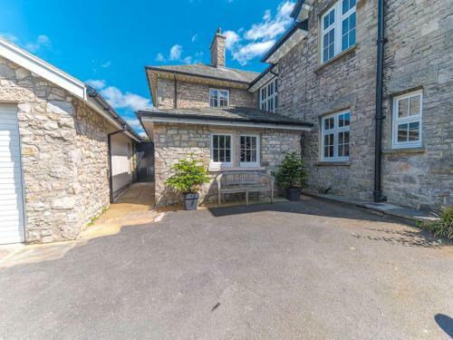 Pass The Keys Spacious Period Five Bed, Four Bath With Parking