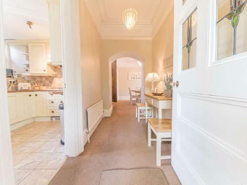 Pass The Keys Spacious Period Five Bed, Four Bath With Parking