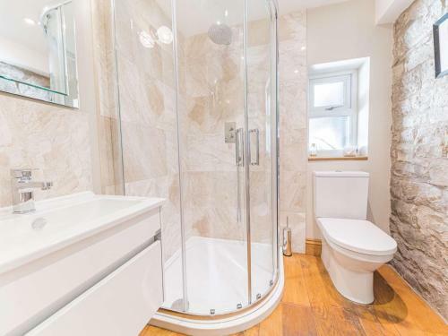 Pass The Keys Spacious Period Five Bed, Four Bath With Parking