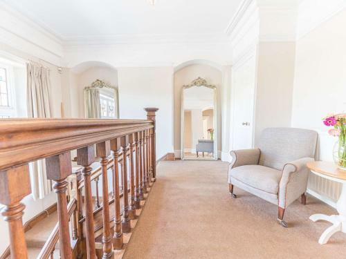 Pass The Keys Spacious Period Five Bed, Four Bath With Parking
