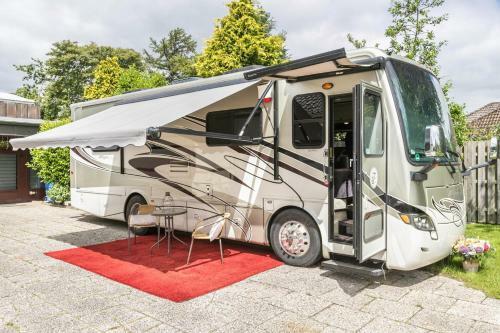 Apartamento Uhse Ami Wohnmobil Mit Erker