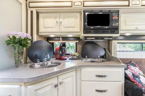 Apartamento Uhse Ami Wohnmobil Mit Erker