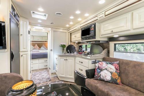 Apartamento Uhse Ami Wohnmobil Mit Erker