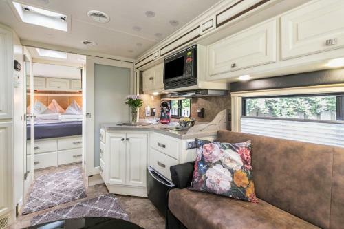 Apartamento Uhse Ami Wohnmobil Mit Erker