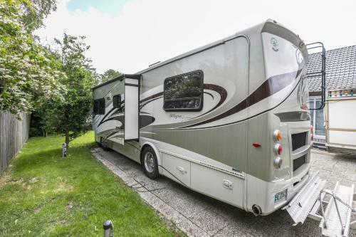 Apartamento Uhse Ami Wohnmobil Mit Erker