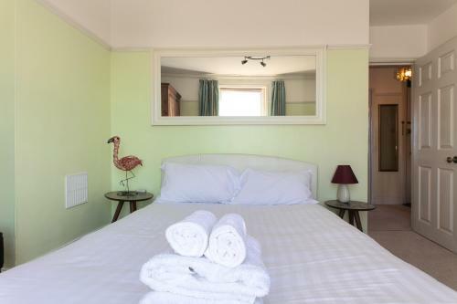 Horizon View - Charming Sea View Apartment In Central Location