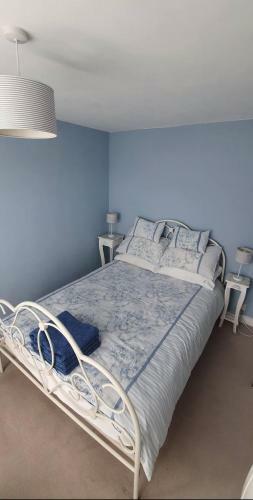 Beautiful 1 Bedroom Cottage With Courtyard.