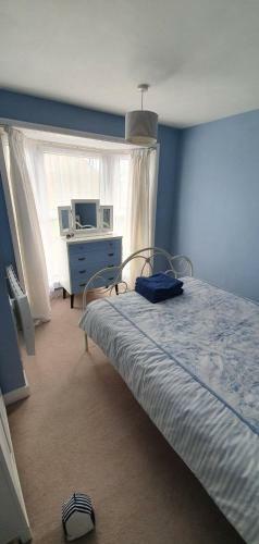 Beautiful 1 Bedroom Cottage With Courtyard.