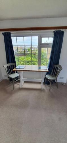 Beautiful 1 Bedroom Cottage With Courtyard.