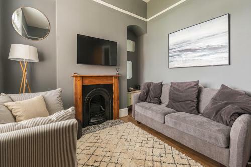 Coastal Cottage: Charming Three Bedroom Cottage With Private Garden