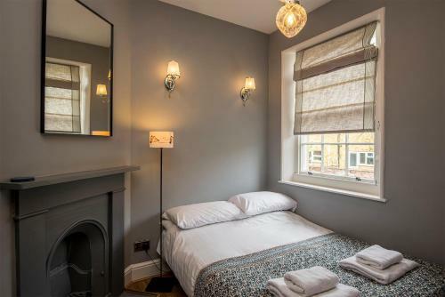 Coastal Cottage: Charming Three Bedroom Cottage With Private Garden