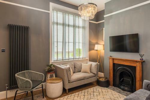 Coastal Cottage: Charming Three Bedroom Cottage With Private Garden