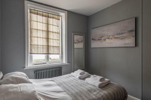 Coastal Cottage: Charming Three Bedroom Cottage With Private Garden
