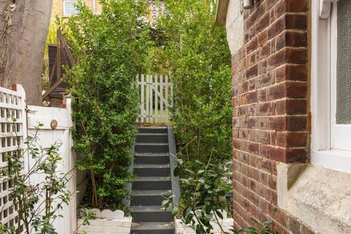 Coastal Cottage: Charming Three Bedroom Cottage With Private Garden