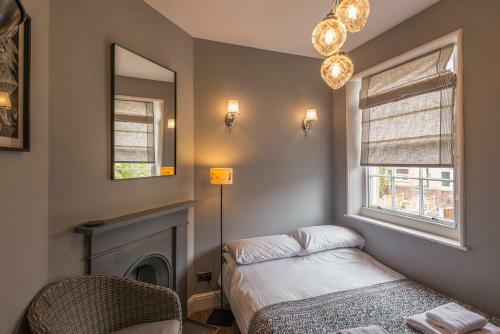 Coastal Cottage: Charming Three Bedroom Cottage With Private Garden