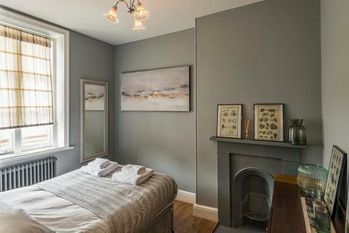 Coastal Cottage: Charming Three Bedroom Cottage With Private Garden
