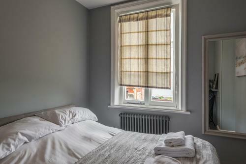 Coastal Cottage: Charming Three Bedroom Cottage With Private Garden