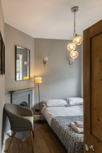Coastal Cottage: Charming Three Bedroom Cottage With Private Garden