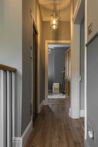 Coastal Cottage: Charming Three Bedroom Cottage With Private Garden