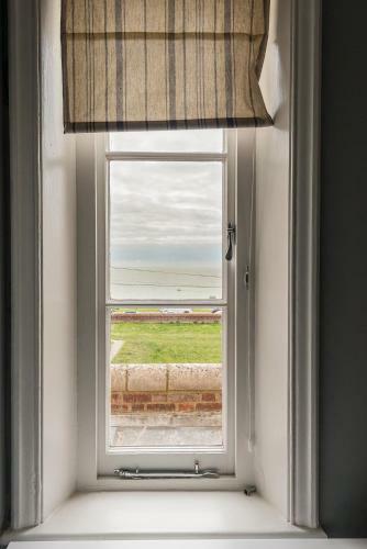 Coastal Cottage: Charming Three Bedroom Cottage With Private Garden