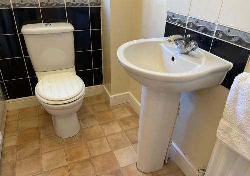 Ashford Holiday Home Sleeps 6