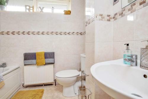 The Canterbury Gem House With Hot Tub