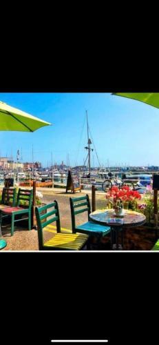 Marina View - Beautiful Apartment Overlooking The Harbour