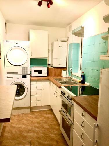 Hostal Family Room - Spacious Place With Full Kitchen