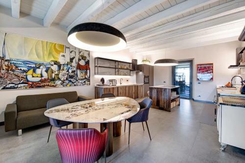 Black Villa