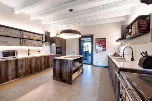 Black Villa